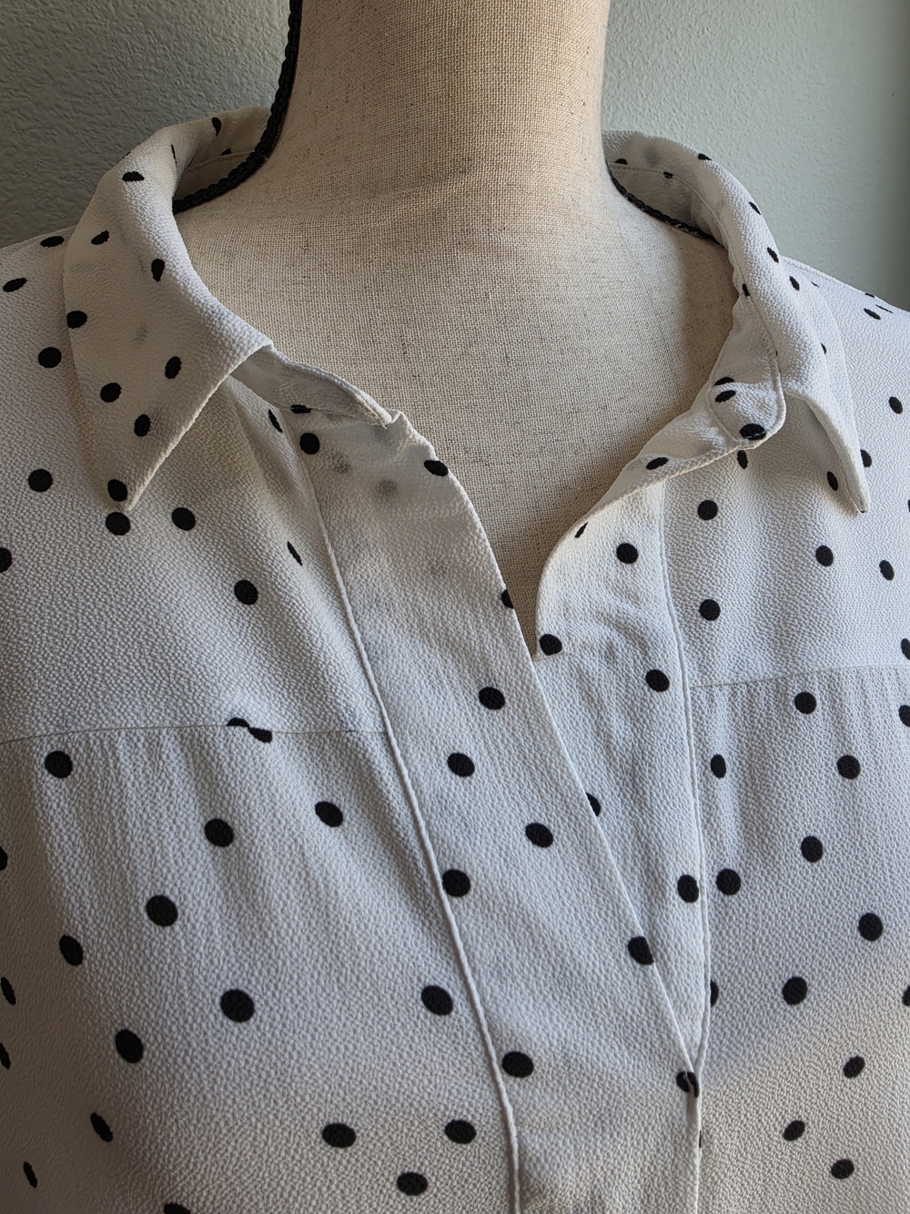 Vince Camuto White Polka Dot Blouse - Picture 2 of 5